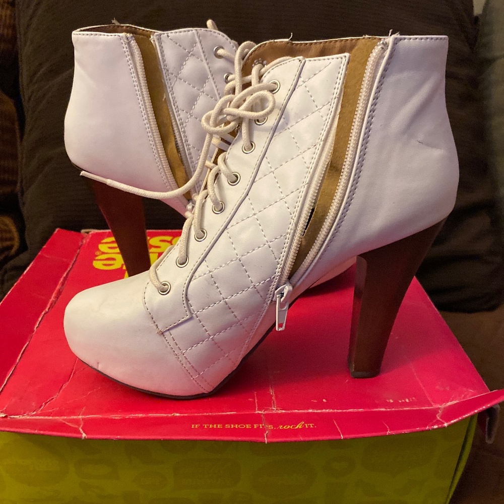 Heel boots